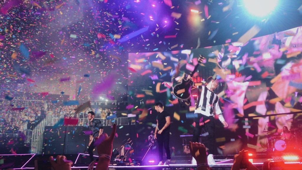 Guide to Concert Travel: How To (Successfully) Plan a Road Trip - Jonas Brothers happiness begins tour Atlanta